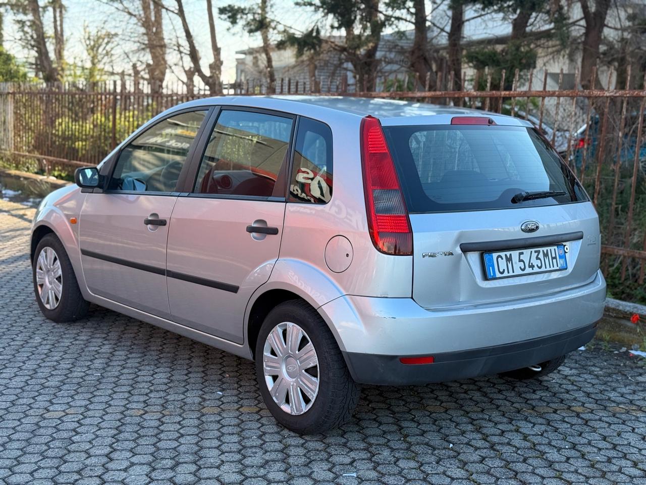Ford Fiesta 1.2 16V 5p. Ambiente