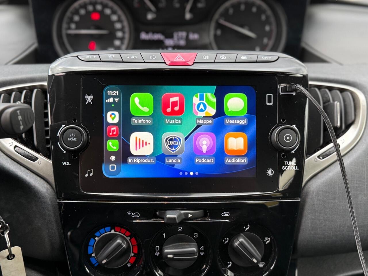 Lancia Ypsilon 1.0 FireFly S&S Hybrid Ecochic Gold