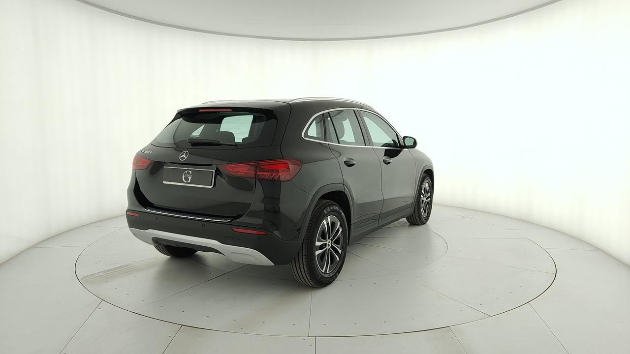 Mercedes-Benz GLA 180 d Advanced auto