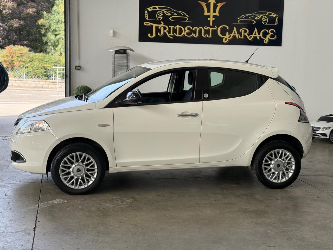 Lancia Ypsilon 0.9 TwinAir 85 CV 5 porte Metano