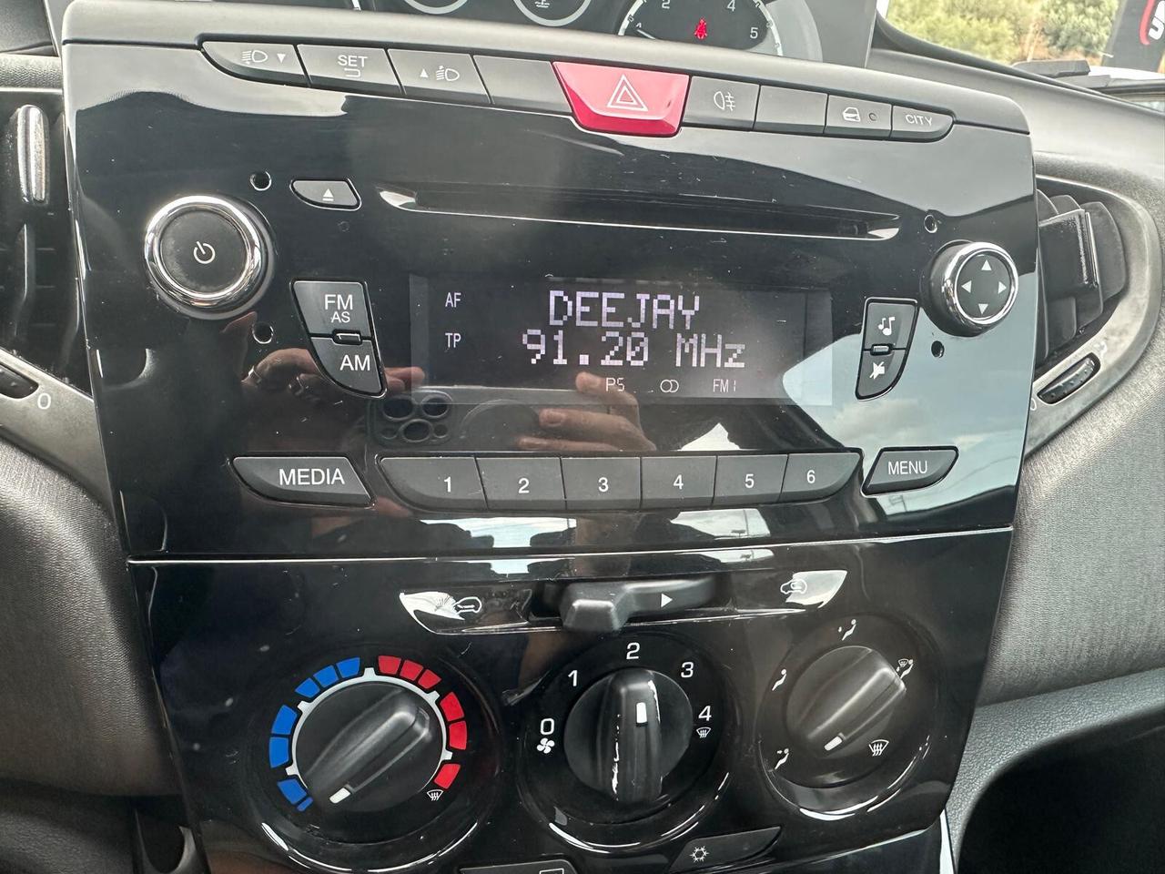 Lancia Ypsilon 1.2 Silver (2015) | OK NEOPATENTATI - Elegante e Accessibile