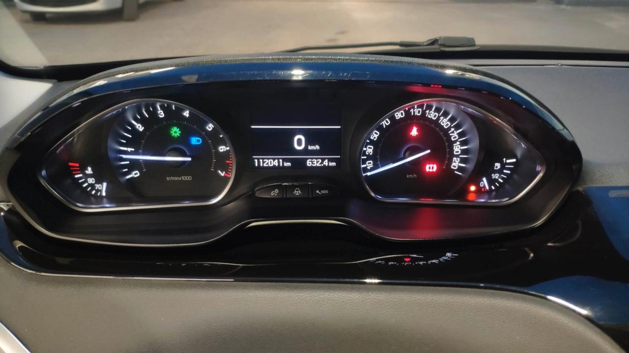 Peugeot 208 1200cc Benz 82 CV 5P