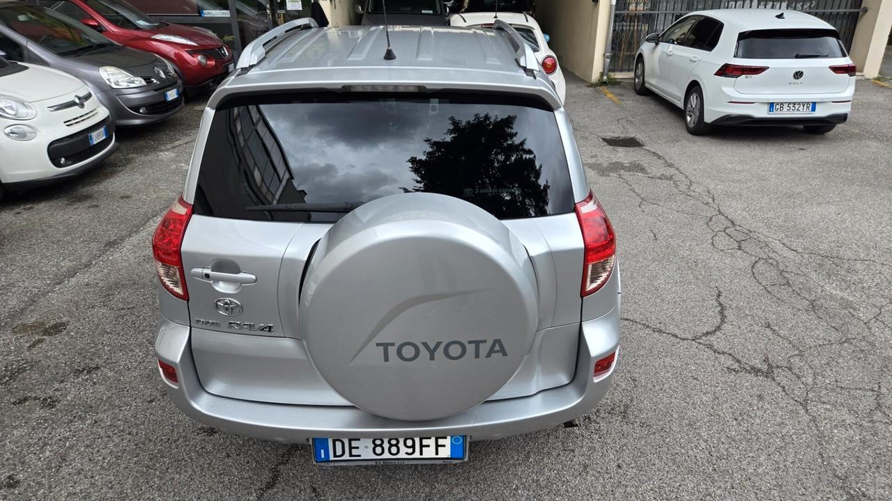Toyota RAV 4 2.2 D-4D 177 CV Luxury 4x4