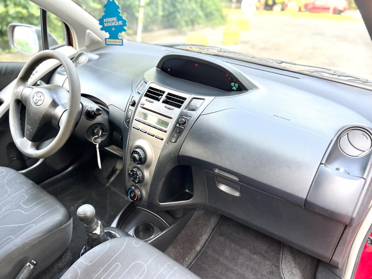 Toyota Yaris 1.0 benzina €5 OK NEOPATENTATI