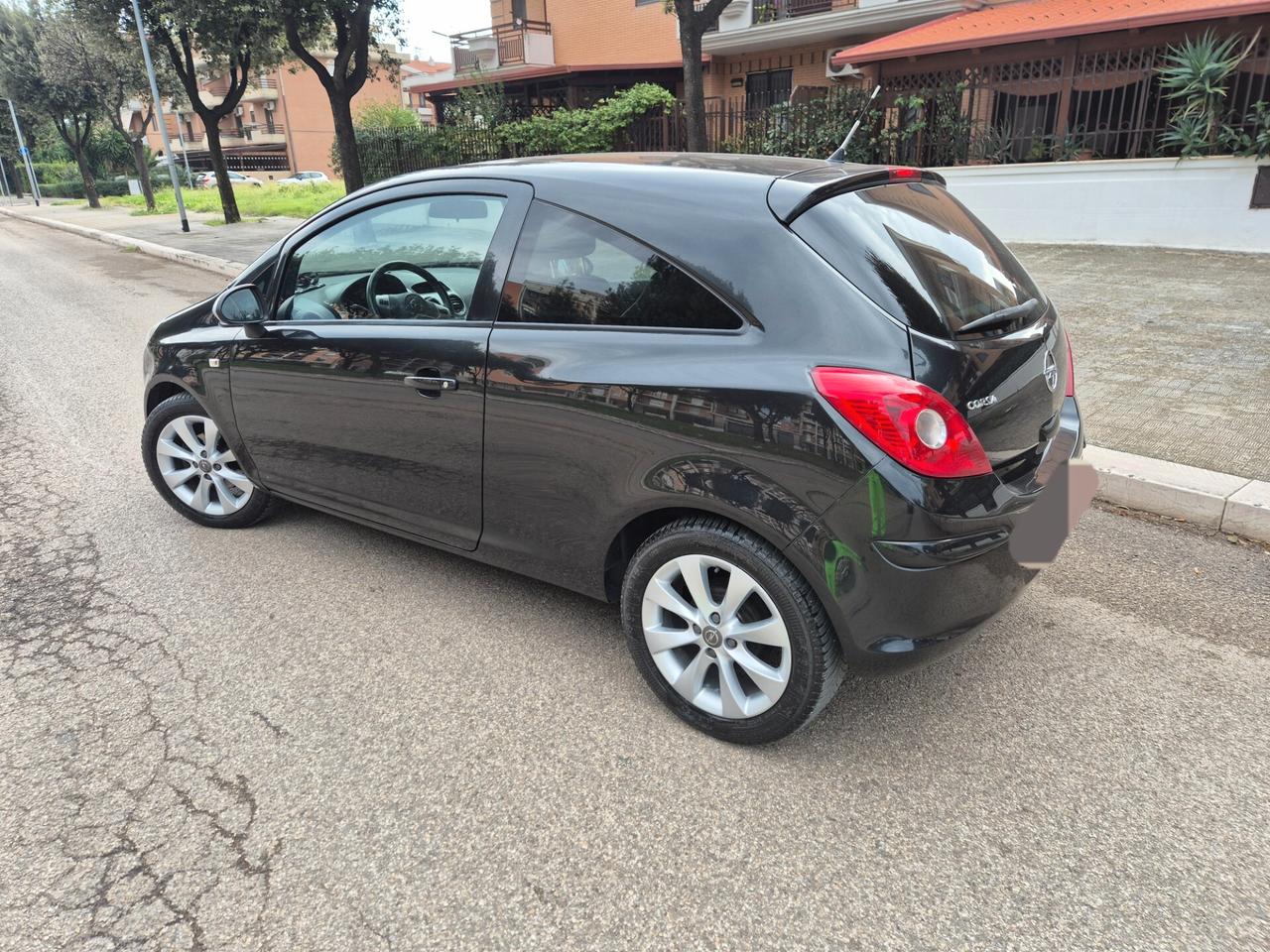 Opel Corsa 1.2 85CV gpl 3 porte anno 2013