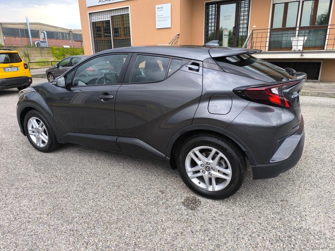 Toyota C-HR 1.8 Hybrid E-CVT Business