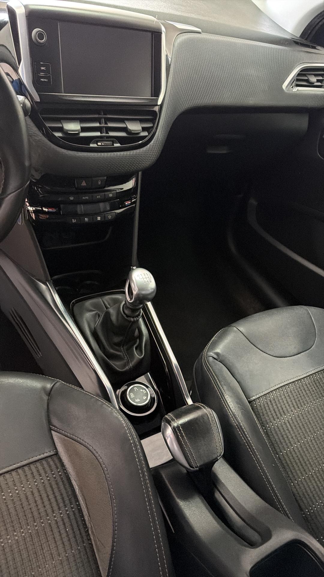 Peugeot 2008 1.6 e-HDi 115 CV Stop&Start Féline