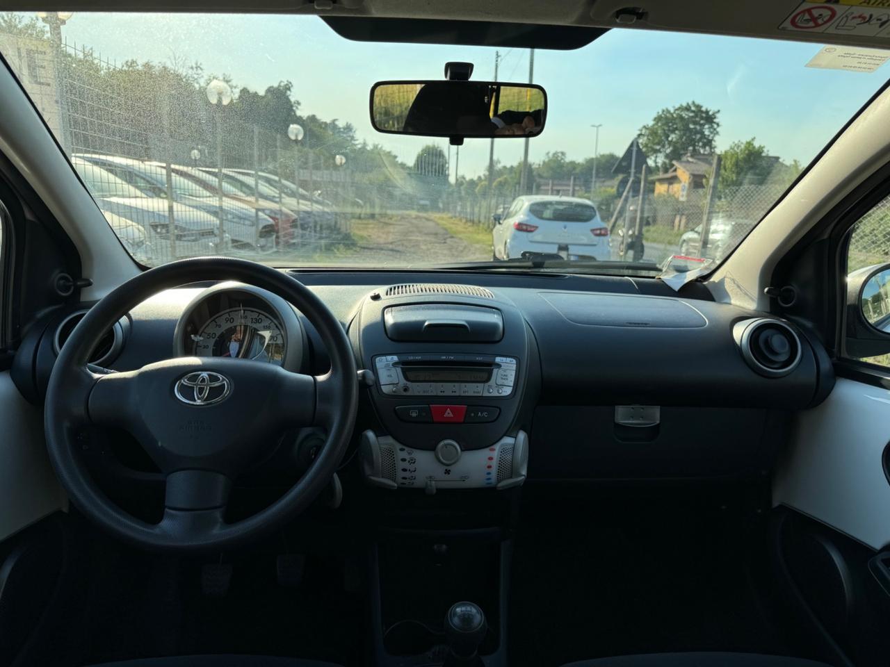 Toyota Aygo 1.0 12V VVT-i 5 porte Active Connect NEOPATENTATI