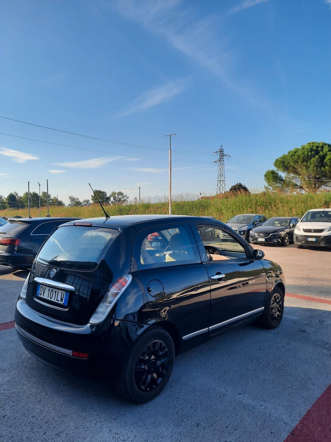 Lancia Ypsilon 1.2 Platino OK NEOPATENTATI