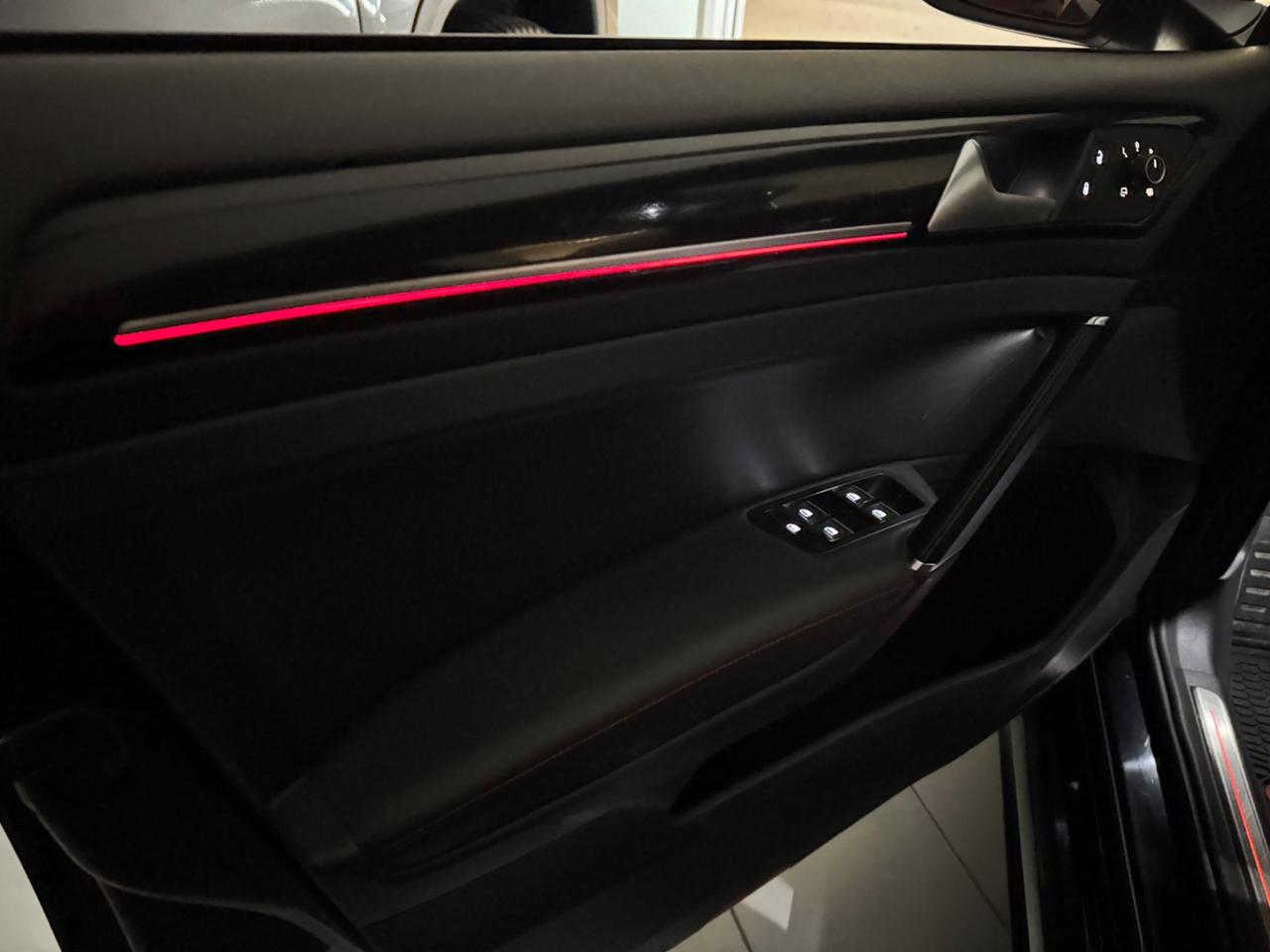 Volkswagen Golf GTI 2.0 TSI DSG TETTO