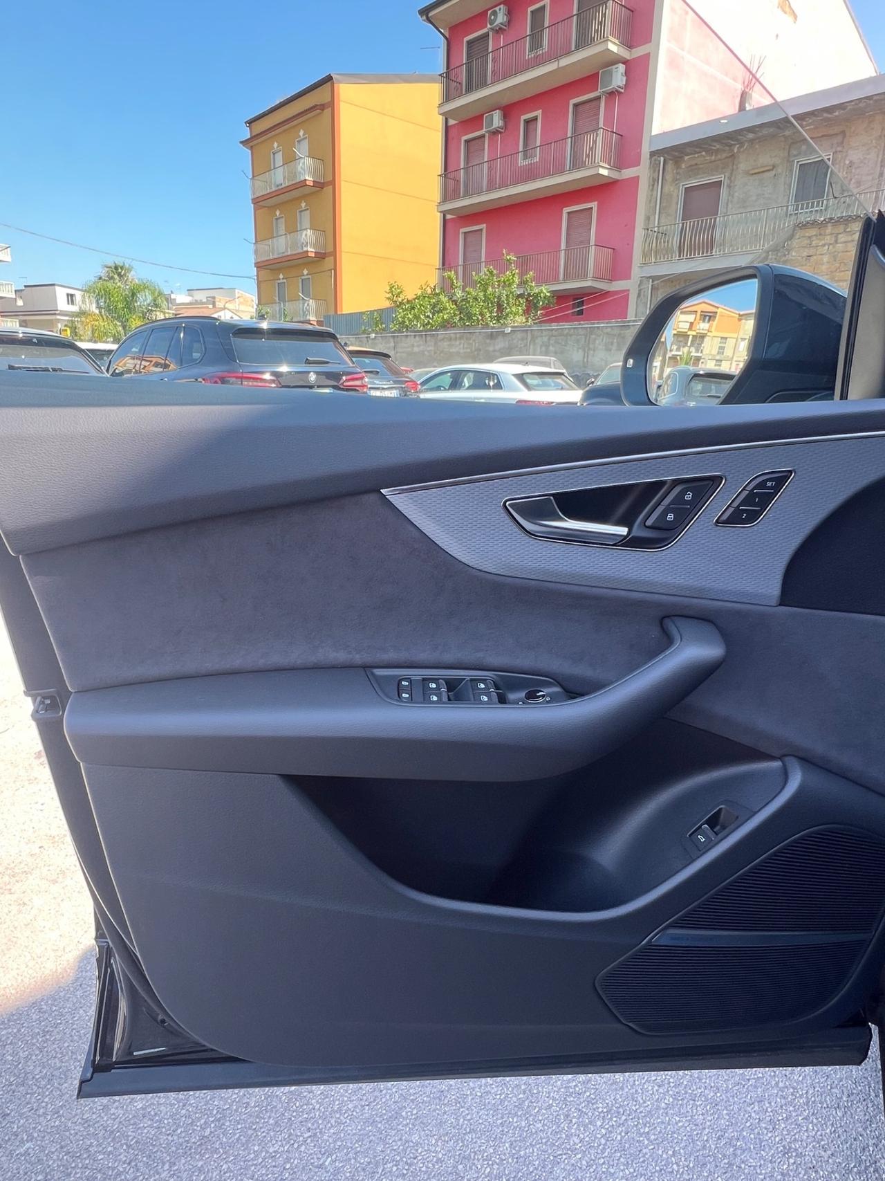Audi Q8 50 TDI S-Line possibilità noleggio no scoring