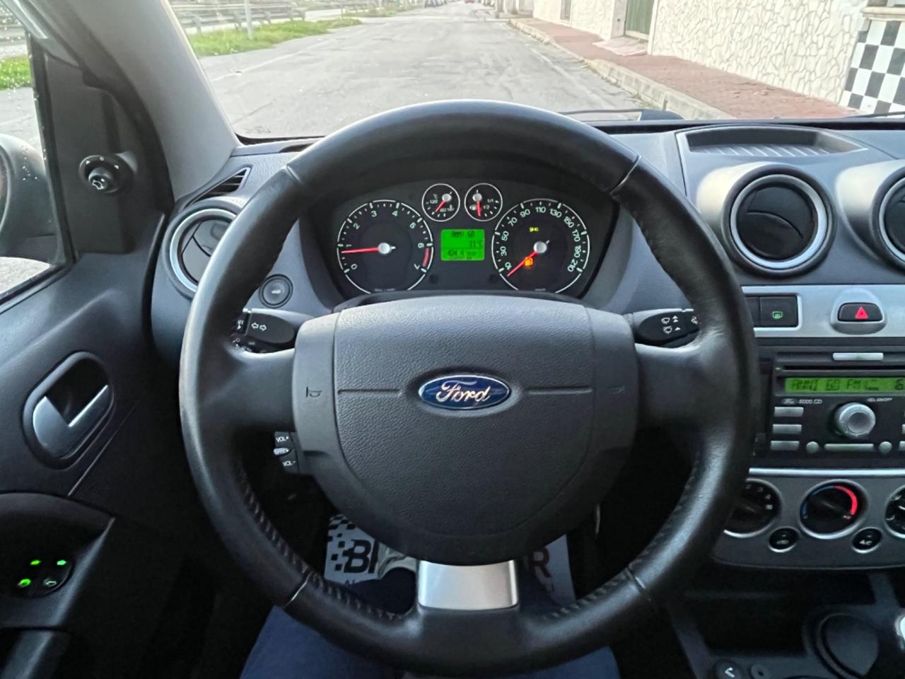 Ford Fiesta 1200 5p. Ghia Unipro 2007