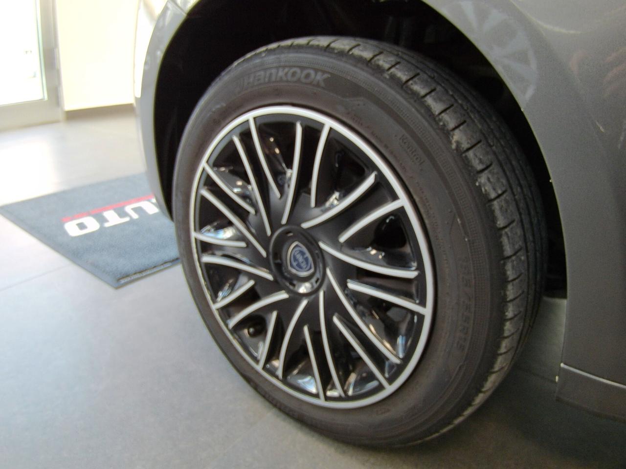 Lancia Ypsilon 1.0 FireFly 5 porte S&S Hybrid Silver Plus