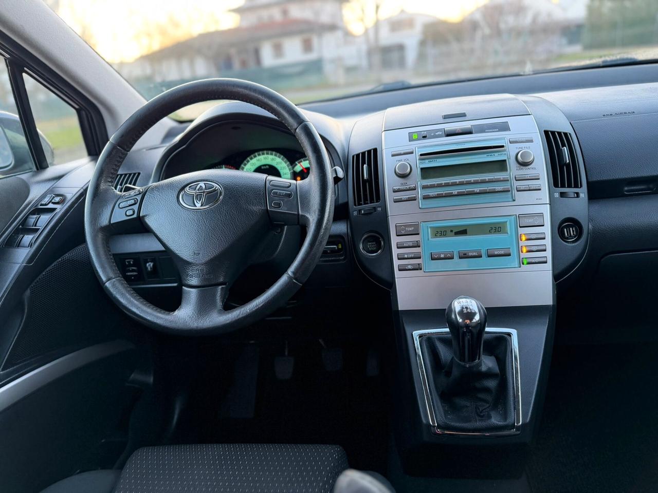 Toyota Corolla Verso 2.2 16V D-4D 7 POSTI