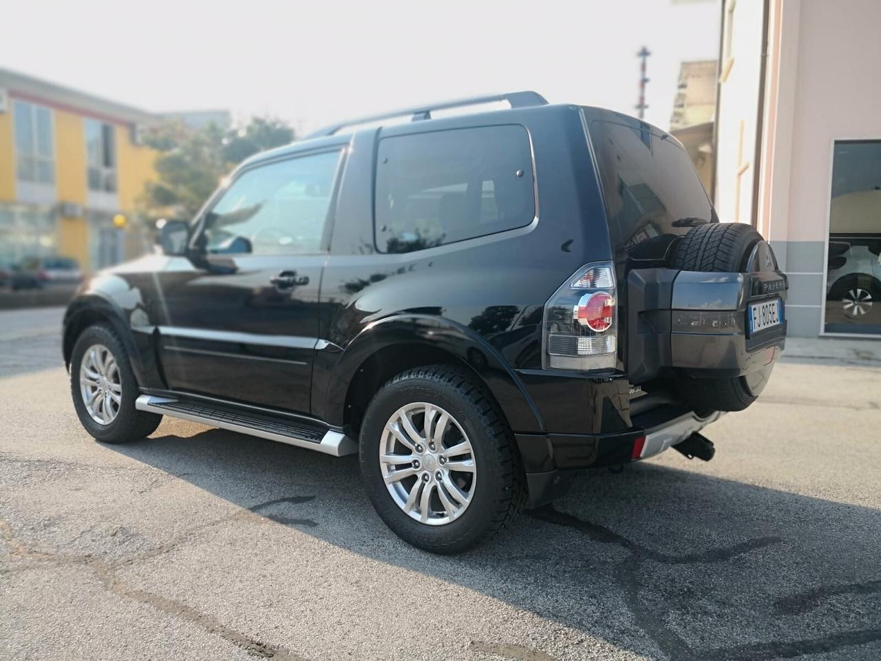Mitsubishi Pajero 3.2 DI-D 16V aut. 3p. ***TETTO***TELECAMERA***PELLE***NAVI***