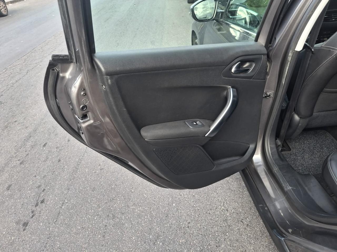 Peugeot 2008 1.6 e-HDi 92 CV Stop&Start Allure