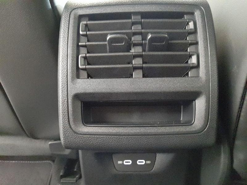 Volkswagen Golf 1.5 eTSI ACT R-Line Plus DSG