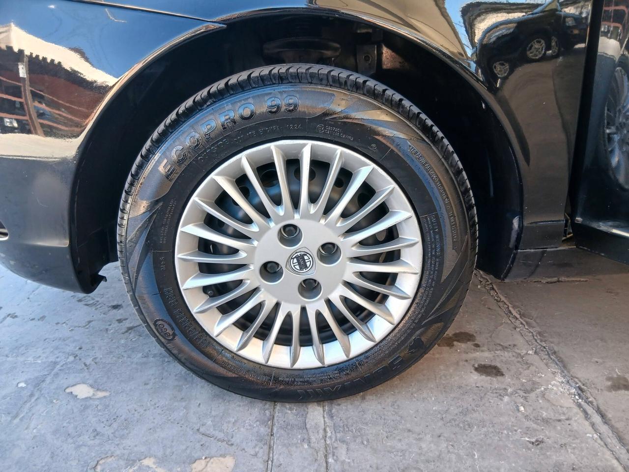 Lancia Ypsilon 1.3 MJT 75 CV full 06