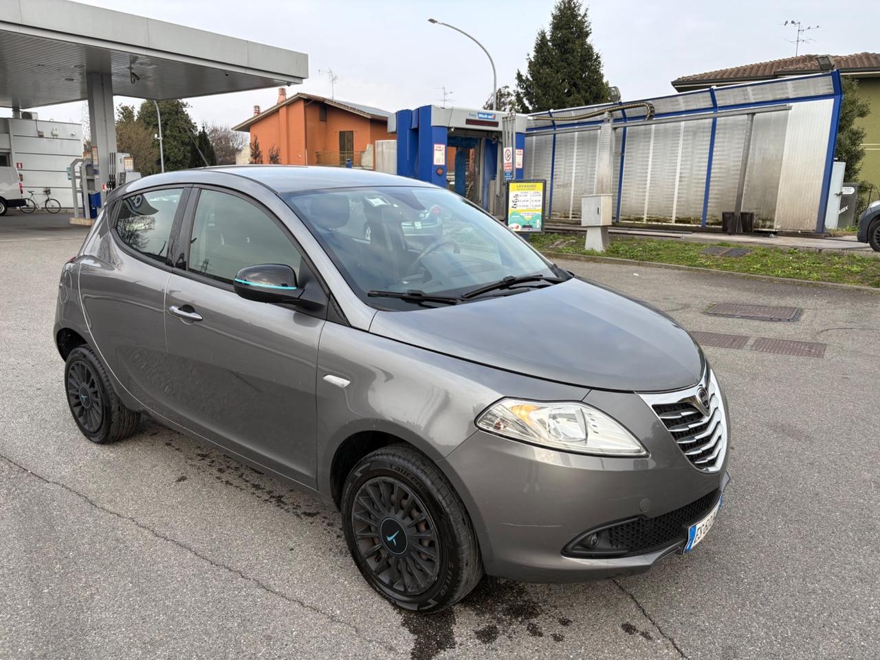 Lancia Ypsilon 0.9 TwinAir 85 CV 5 porte Metano Ecochic Gold