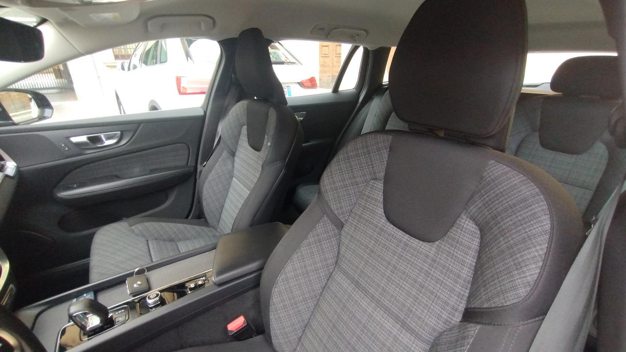 Volvo V60 2.0 MHEV Hybrid Core PROMMO
