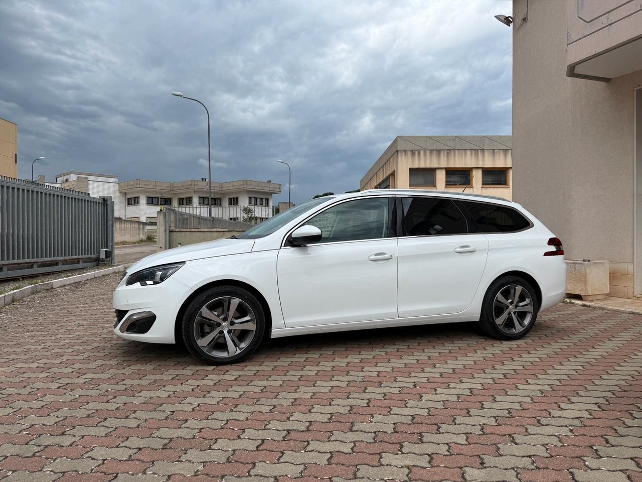 Peugeot 308 BlueHDi 120 S&S SW Allure Pelle Navi FullLed