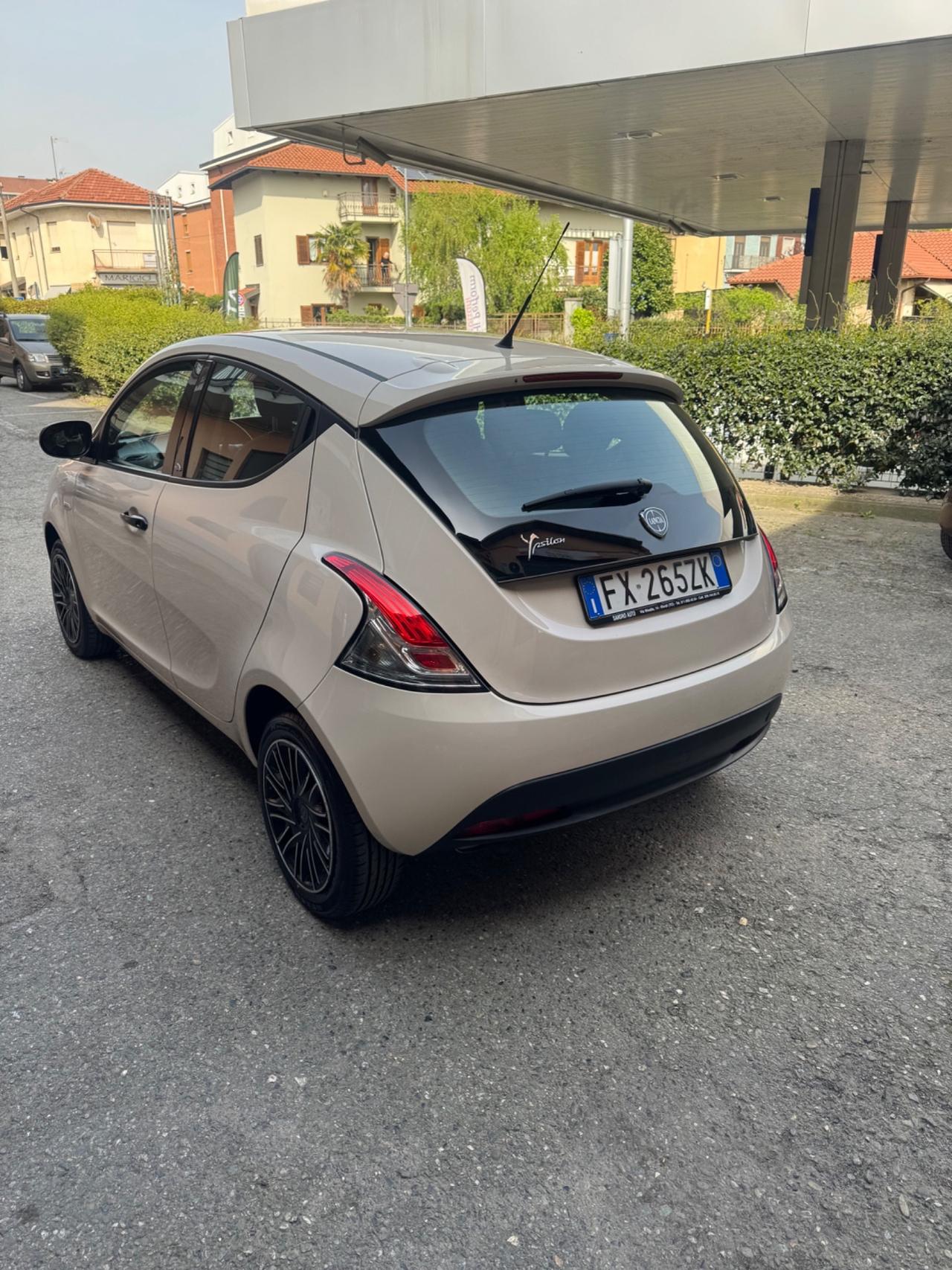 Lancia Ypsilon 1.2 69 CV 5 porte Gold