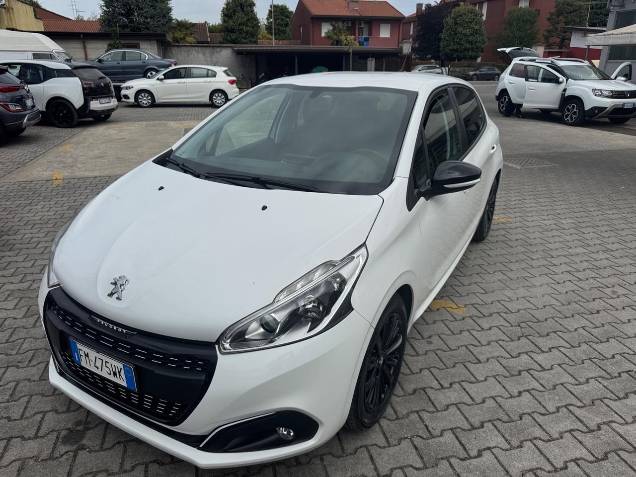 Peugeot 208 PureTech 82 5 porte neopatentati