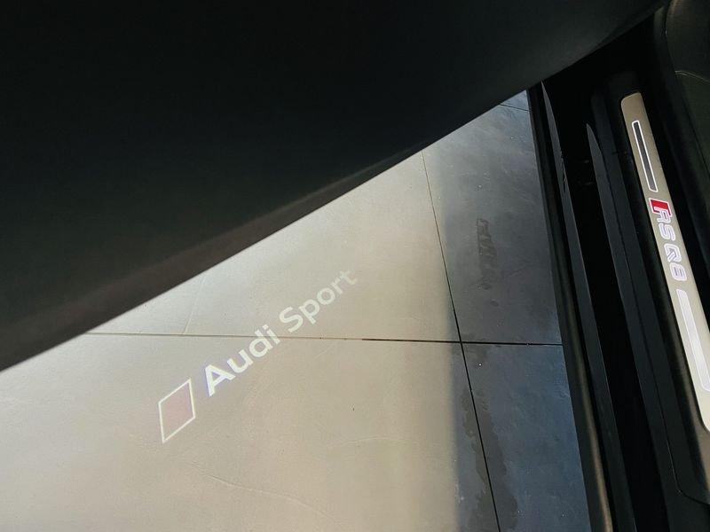 Audi Q8 RS TFSI V8 quattro tiptronic