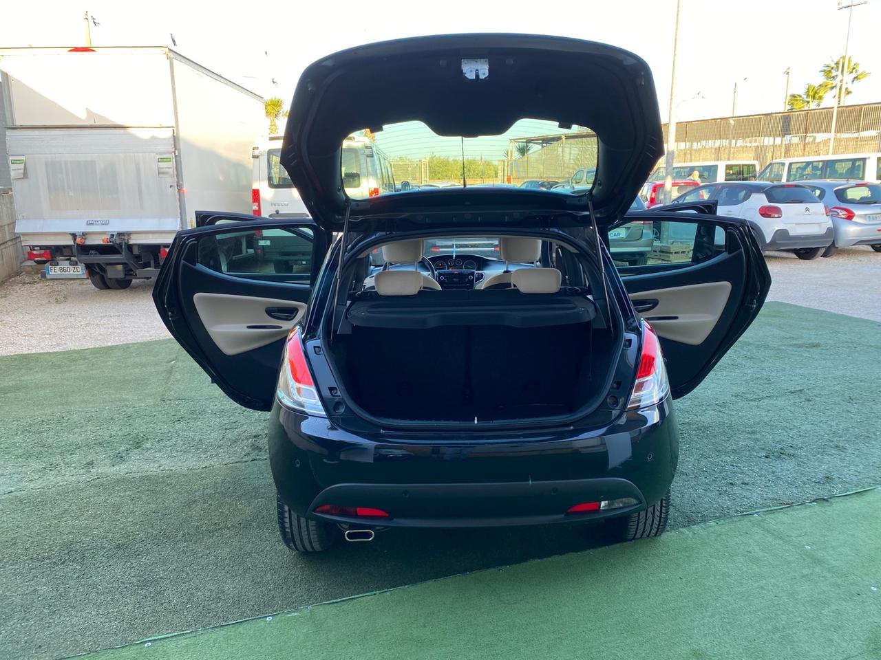 Lancia Ypsilon 1.2 benzina 5 Posti Neopatentati