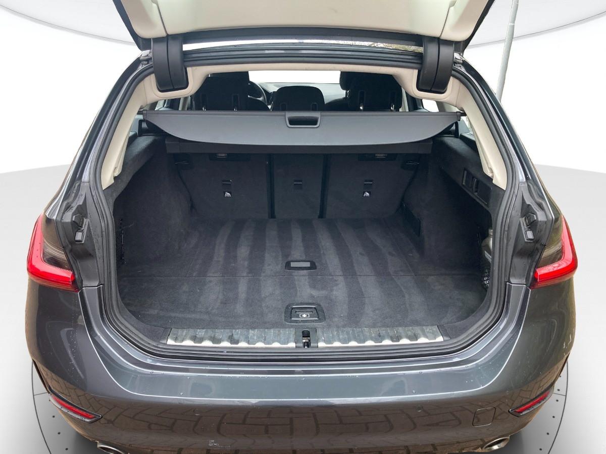 BMW 320d Touring mhev 48V xdrive auto