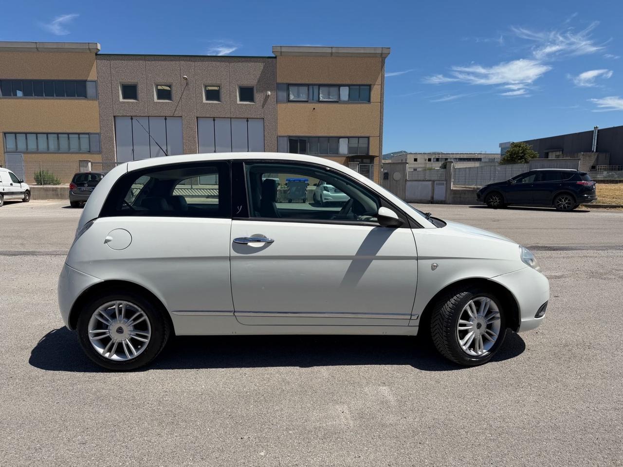 Lancia Ypsilon 1.2 Versus 150000 km