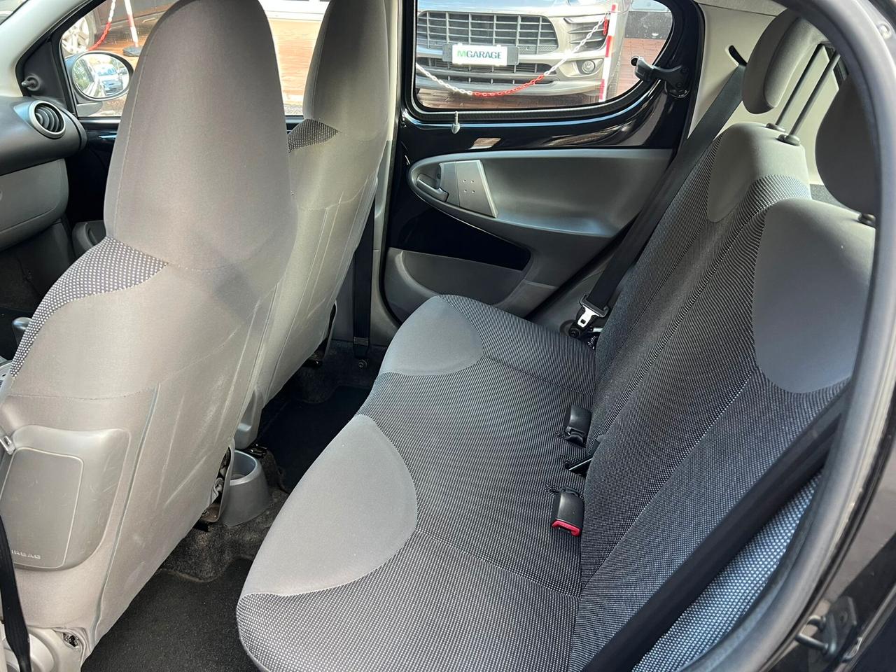 Peugeot 107 1.0 68CV 5p. Sweet Years 2Tronic