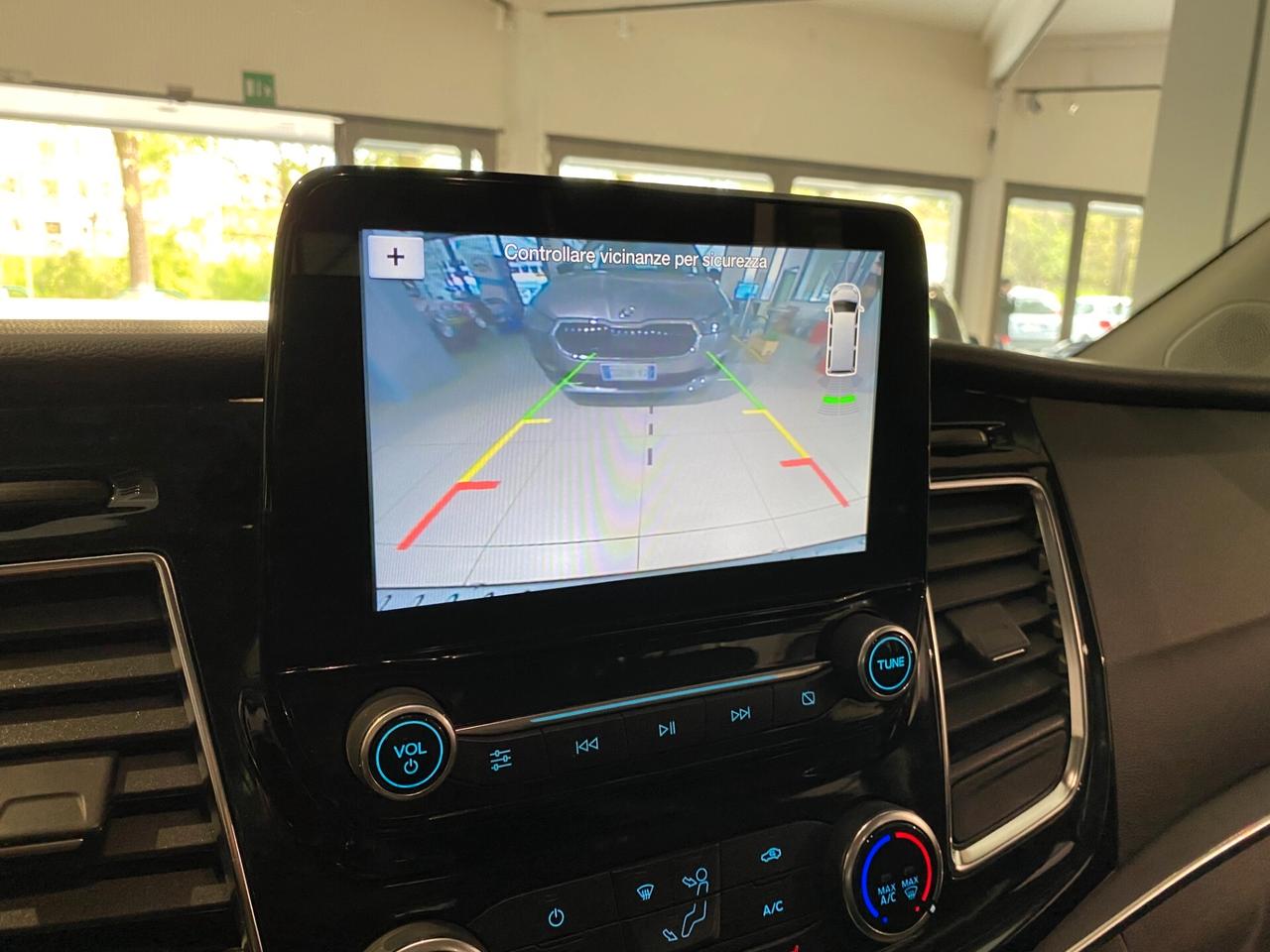 Ford Tourneo Custom 310 2.0 TDCi 130CV PC Titanium