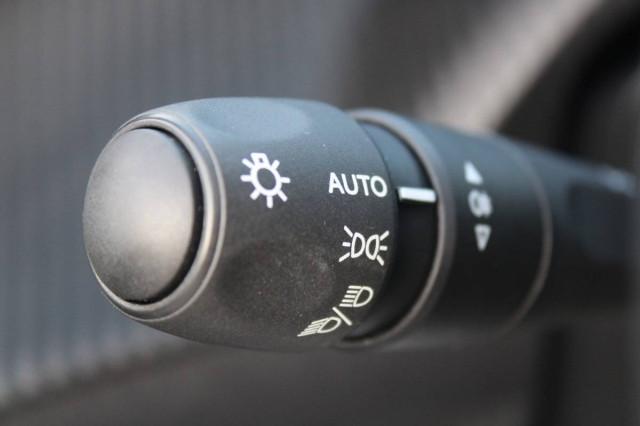 Peugeot 2008 1.2 Allure s&s 130cv eat8 con Navigatore e Carplay