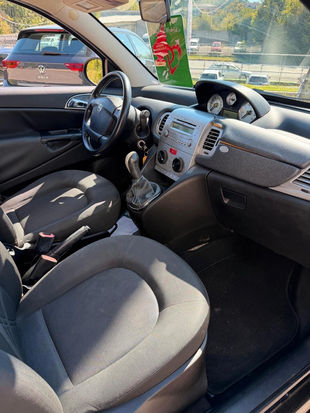 Lancia Ypsilon 1.3 MJT 75 CV Platinum