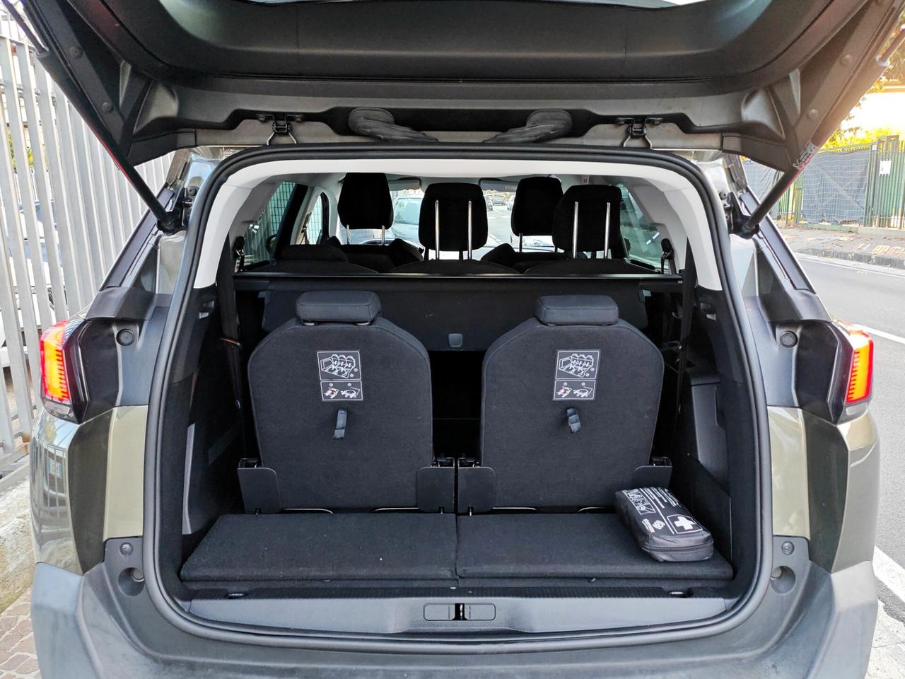 Peugeot 5008 BlueHDi 130 S&S EAT8 Business 7 Posti