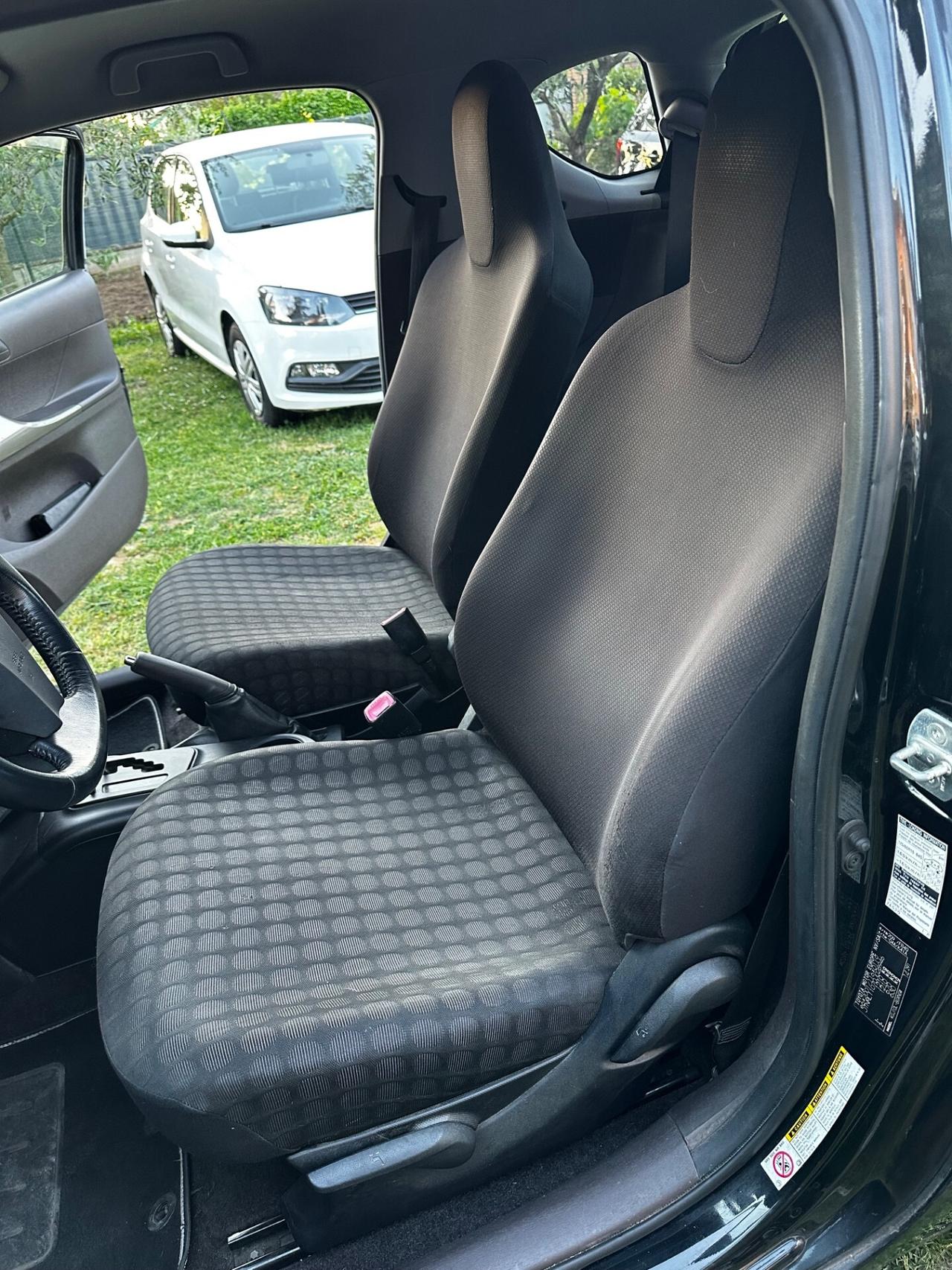 Toyota iQ 1.0 Multidrive Versione Lancio nero perlato !