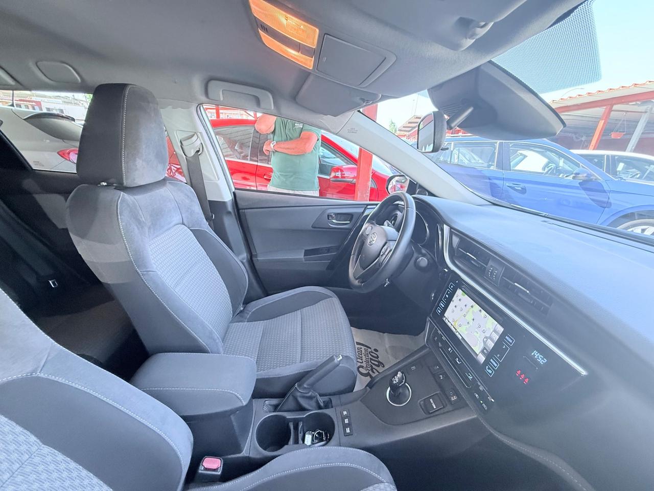 Auris Touring Sports 1.8 Hybrid Lounge-70 mila km -unipro