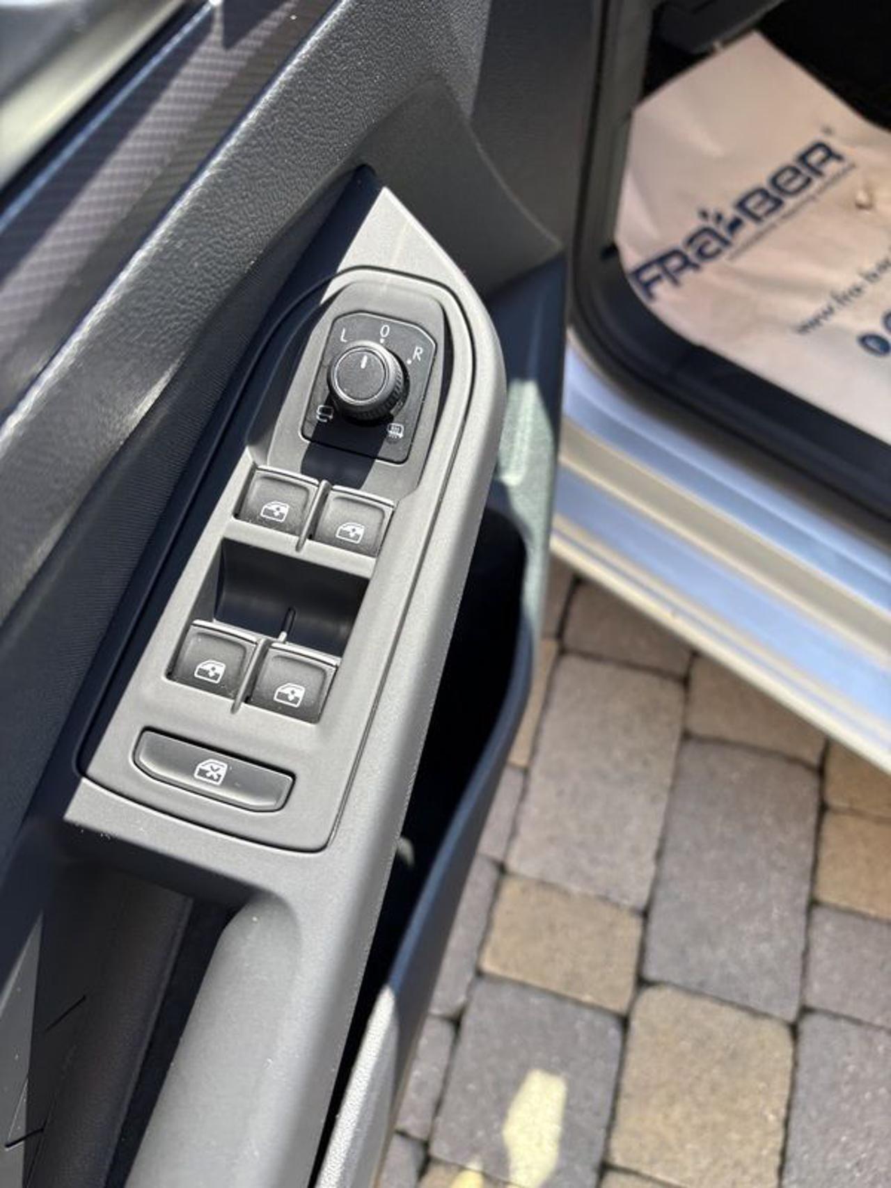 Volkswagen Golf 1.0 eTSI EVO DSG Active NAVI-LED-16"