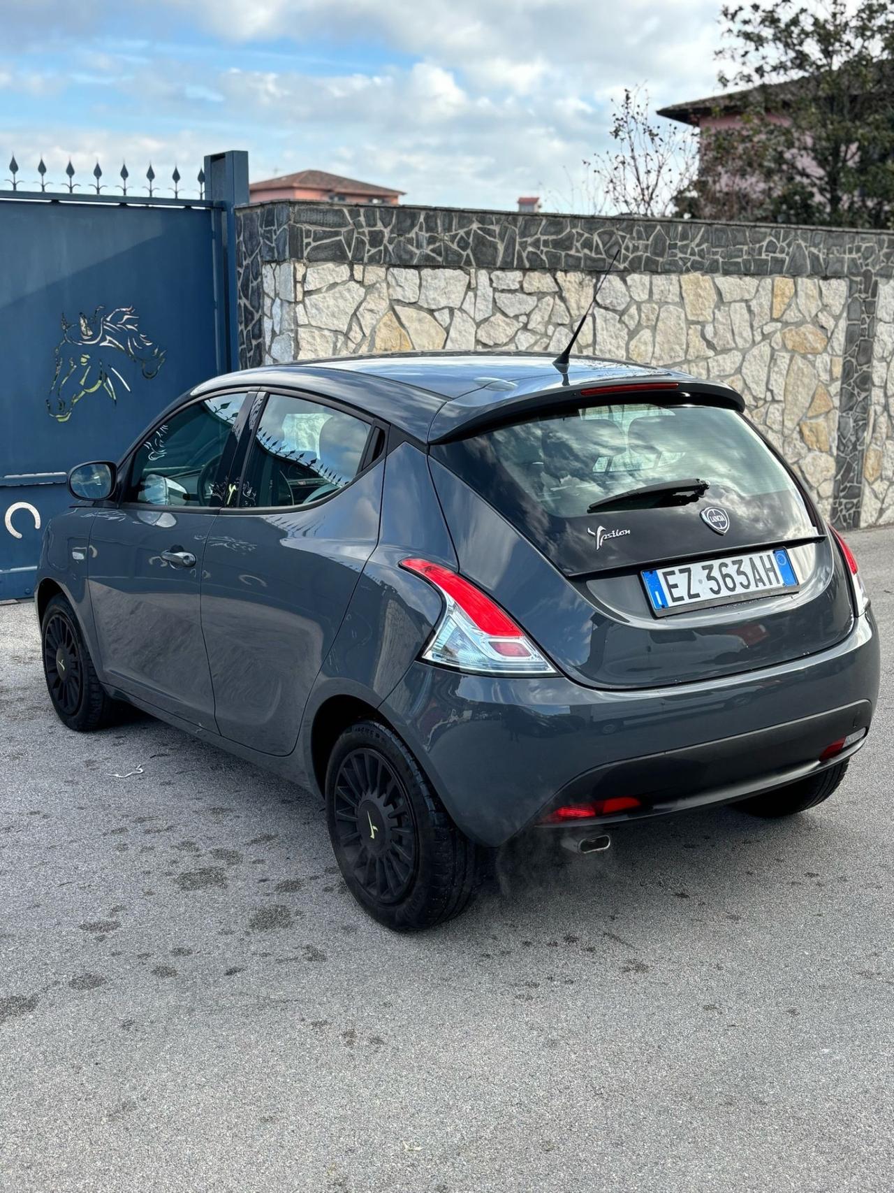 Lancia Ypsilon 1.2 69 CV 5 porte Gold