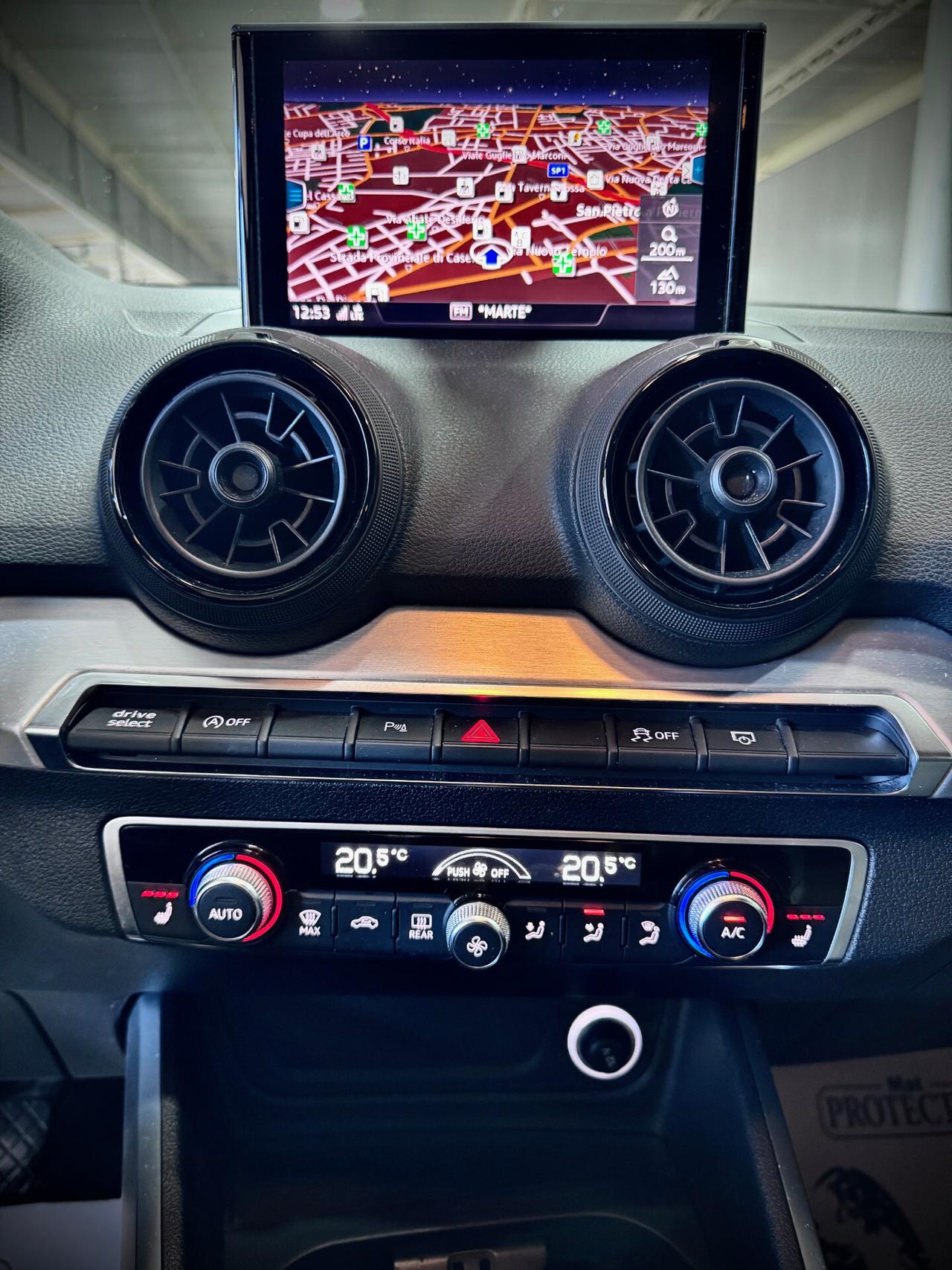 Audi Q2 1.6 TDI 116CV Identity Black