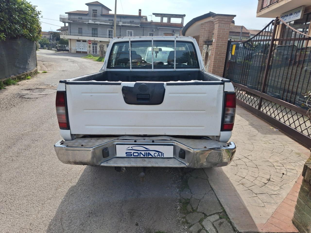 Nissan Navara 2.5 dCi 4 porte Double Cab SE gancio traino