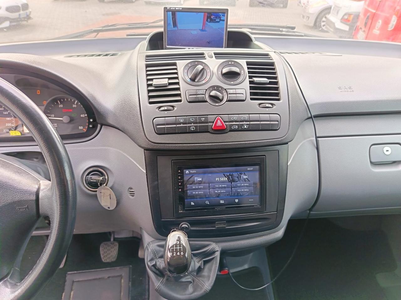 Mercedes Vito 111 cdi compact 8 sedili e gancio traino