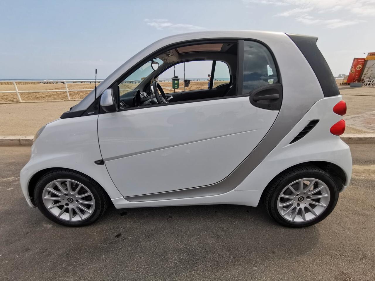 Smart ForTwo 1000 52 kW MHD coupé passion 2011