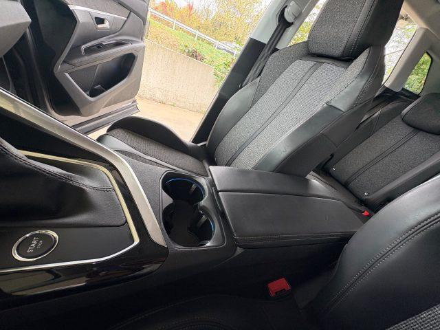 PEUGEOT 3008 PureTech 130 Allure POCHI CHILOMETRI TENUTA BENE