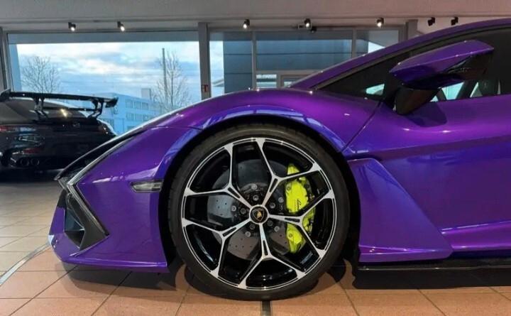 Lamborghini Revuelto nuovo carbon line 1016 CV. Garanzia casa madre