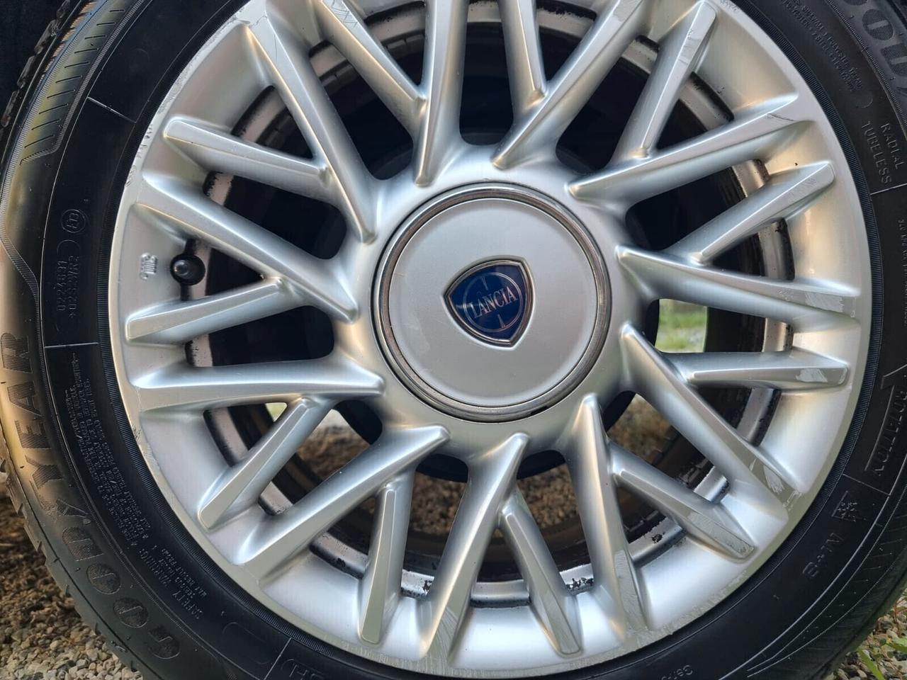 Lancia Ypsilon 0.9 TwinAir 85 CV 5 porte Metano Ecochic NEOPATENTATI