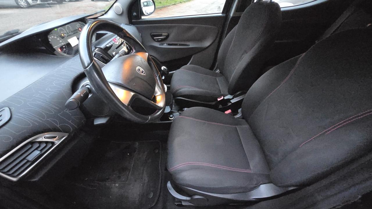 Lancia Ypsilon 1.2 69 CV 5 porte S&S Platinum