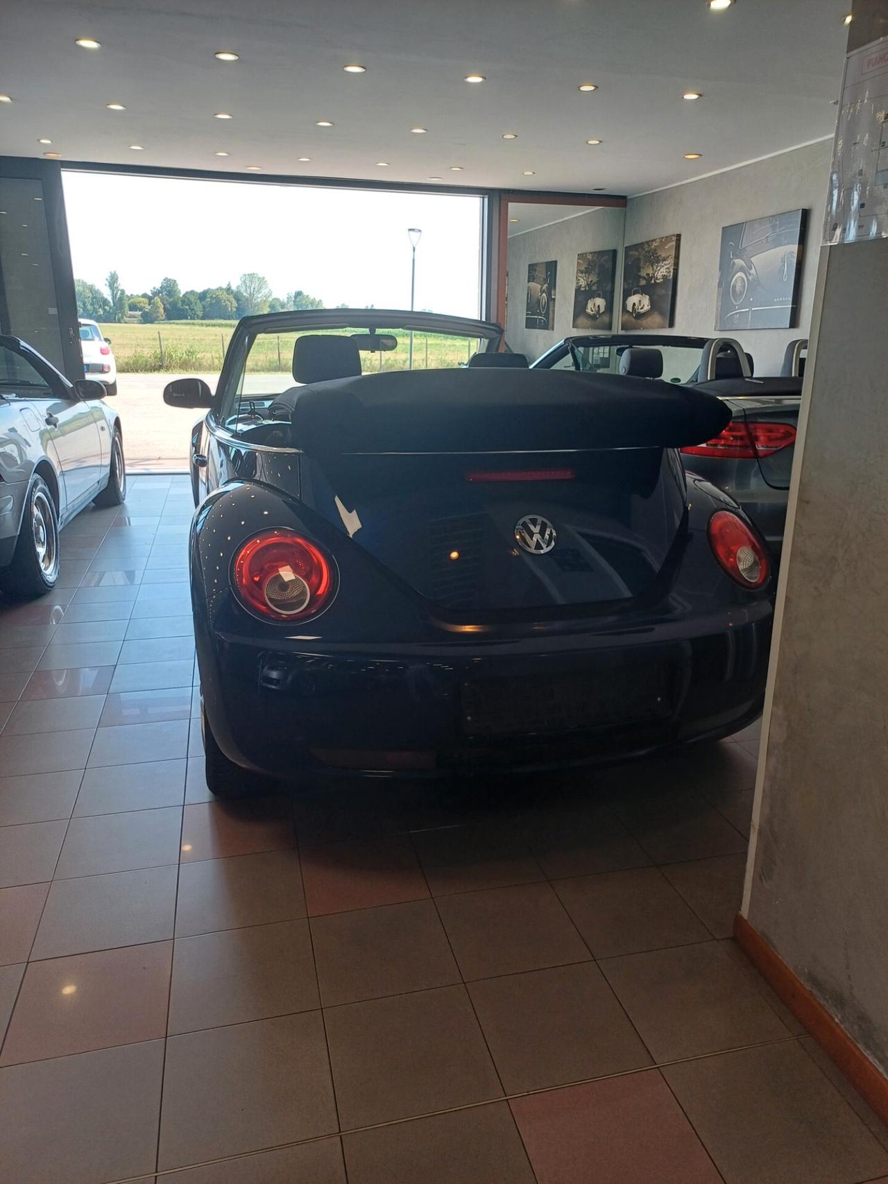 Volkswagen New Beetle 1.6 Cabrio NEOPATENTATI