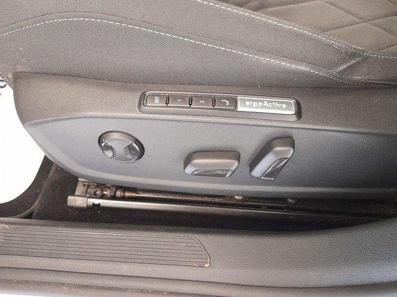 Volkswagen Golf 2.0 TDI SCR 110KW Style DSG 4Motion